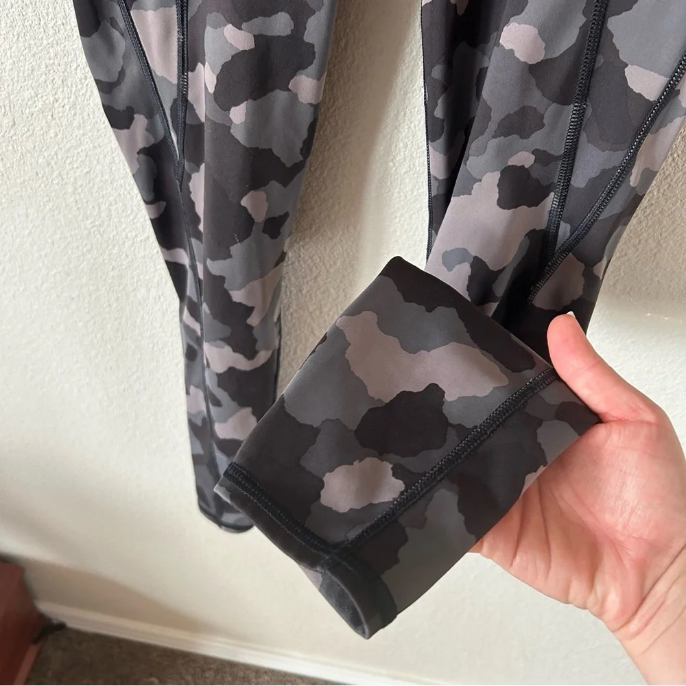 Athleta Lightning Stash Pocket Camo 7/8 Tight Leggings